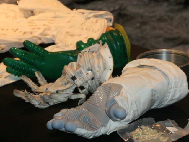 The layers of an actual space glove, as could be seen at World Space Expo 2007, Kennedy Space Center.
Image Credit: Rainer Gerhards