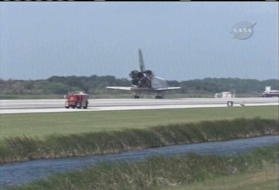 After a very successful flight, Discovery made a perfect landing on the first attempt today!